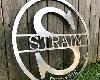 Custom Metal Monogram Name Sign | Personalized Family Last Name Door Hanger | Outdoor Round Wall Art | Anniversary Wedding Gift Home Decor