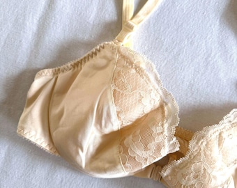 Sujetador vintage Victoria's Secret Gold Label con aros y encaje, color crema marfil, talla 36B, año 2000