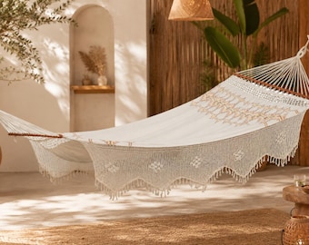 XXL Boho Macramé Hangmat met Borduurwerk | Handgemaakt | Eerlijk Geproduceerd | 100% Onbehandeld Katoen | Voor maximaal 3 personen