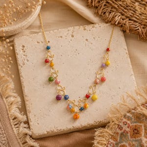 Bunte Boho-Halskette | Handgefertigt | Upcycling Schmuck | Fair Trade | Sari-Stoff auf Holzperlen & nickelfreies Messing | Statement-Kette