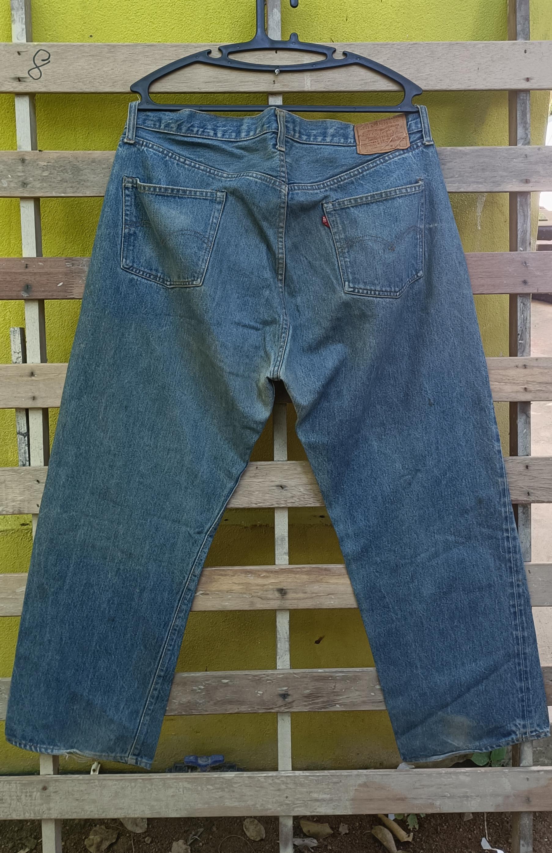 Vintage 70s Levi's 501 Jeans Stamp Button No 6 Red Line Small E