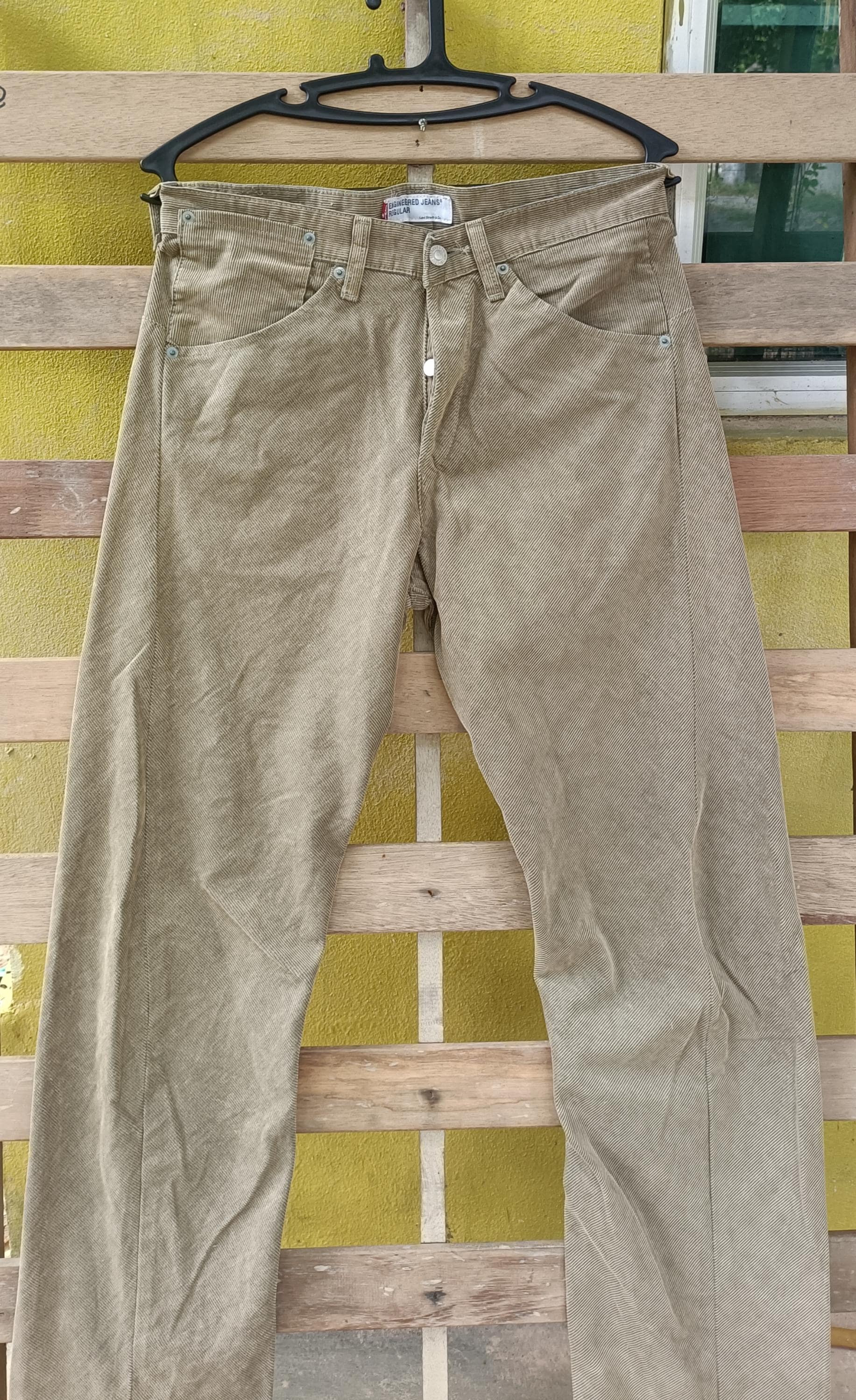 Vintage Levi's Engineered Jeans Nice Design Brown Colour Size 33