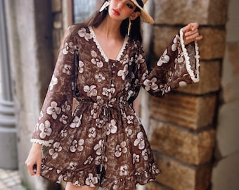 Boho Lace-Trim Bell-Sleeve Floral Romper – Cocoa