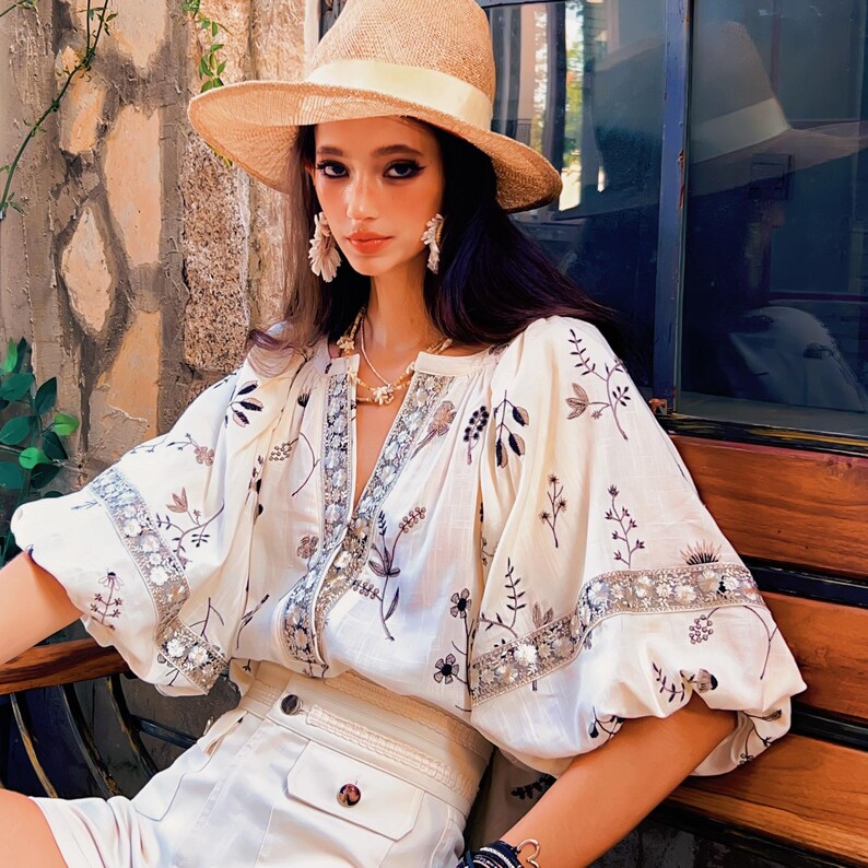 Embroidered Balloon-Sleeve Top & High-Rise Shorts Matching Set - Dabuwawa
