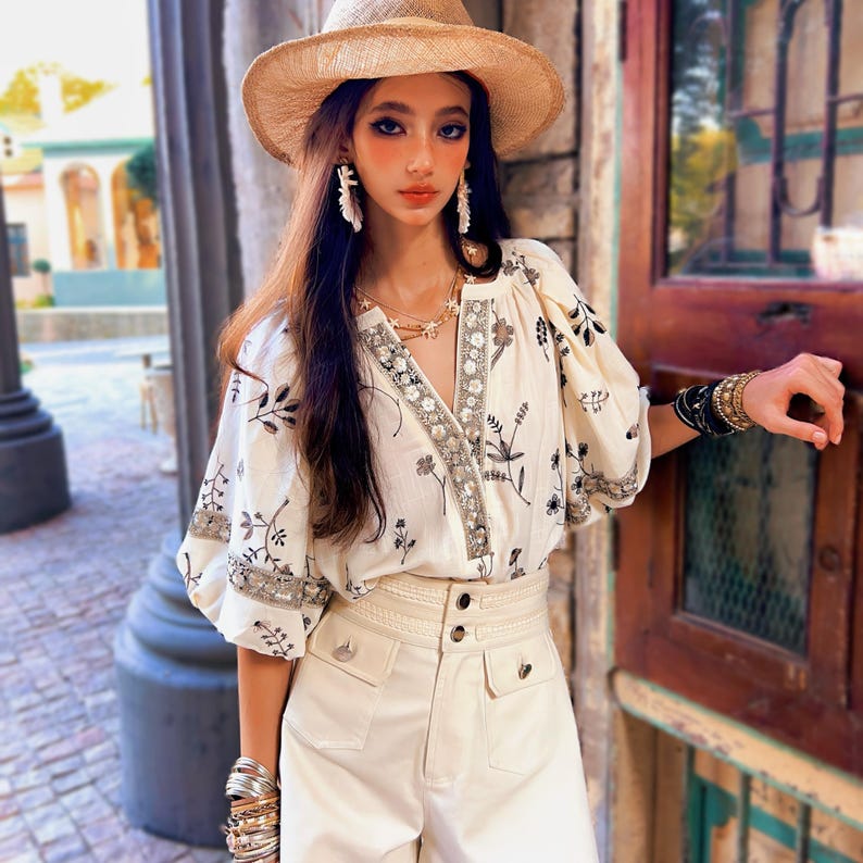 Embroidered Balloon-Sleeve Top & High-Rise Shorts Matching Set - Dabuwawa