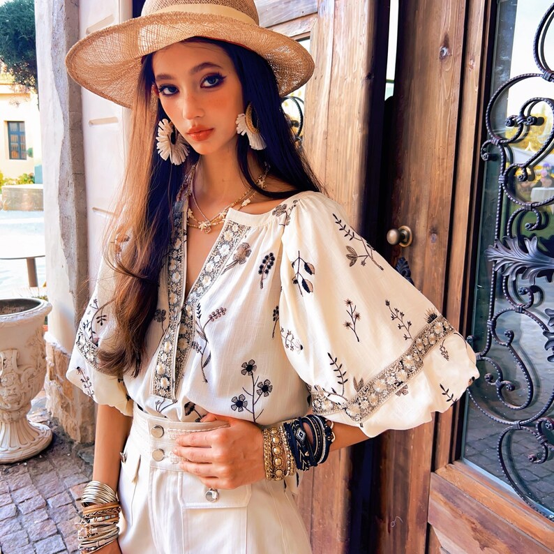 Embroidered Balloon-Sleeve Top & High-Rise Shorts Matching Set - Dabuwawa