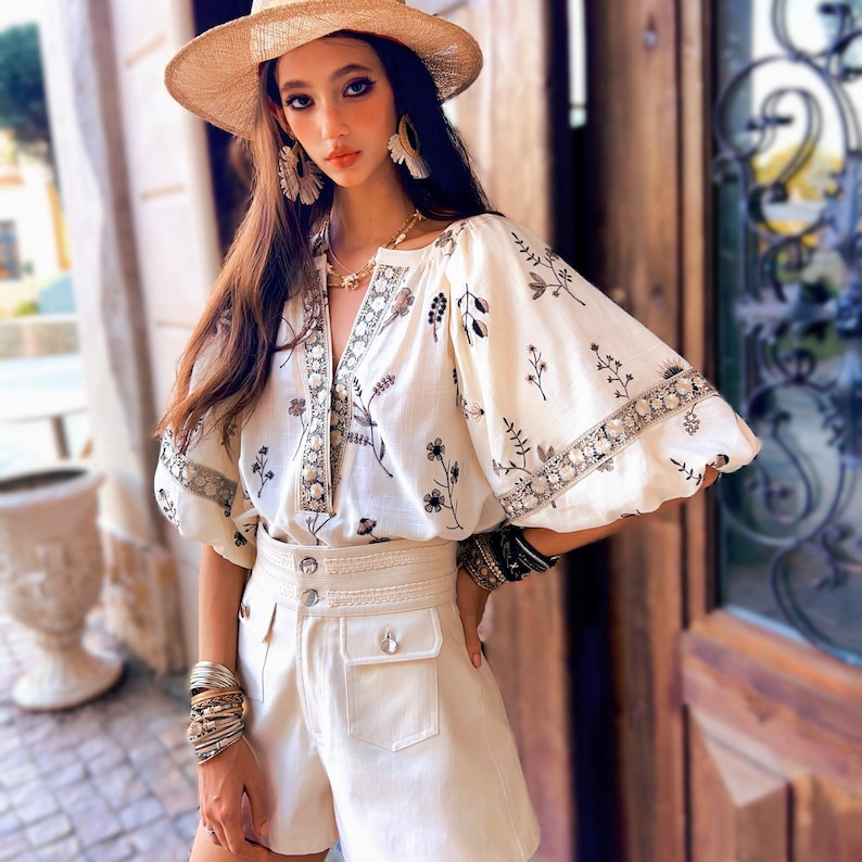 Embroidered Balloon-Sleeve Top & High-Rise Shorts Matching Set - Dabuwawa