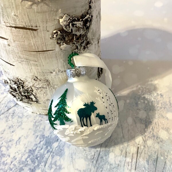 Eisiger Winter Wunderland Weihnachtsschmuck. Grüner Handbemalter Christbaumschmuck, Espenornament, Elch ornament, Colorado Ornament