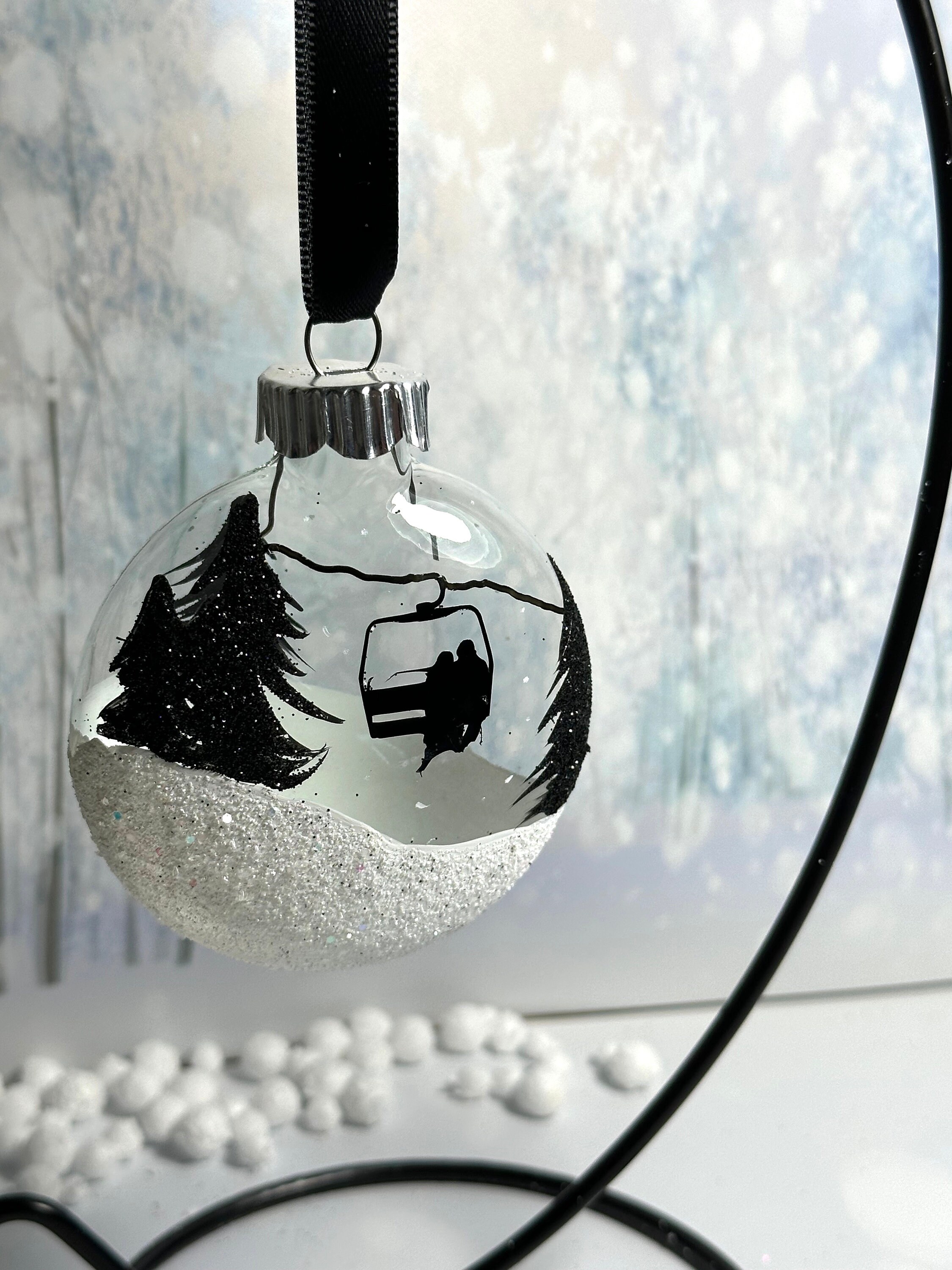 【プップさま】christmas doll ୨୧ 森でスキーをする 男の子 Grinch With Arms Crossed Figure - Item 156146 | The Christmas Mouse