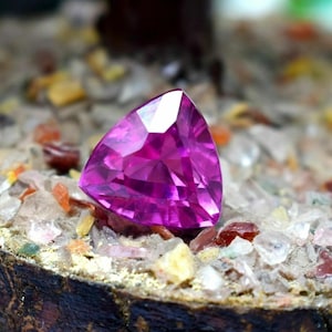 Natural Spinel Loose Gemstone Trillion Cut 8 Ct Certified From Myanmar for Ring, Pendent and Jewellary