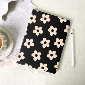 Cute and Elegant Little Flower iPad Case with Pencil Holder for New 2025 2024 Air 7/6/5 iPad 10 10.9&quot;, 10.2&quot; iPad Pro 11&quot;12.9&quot; 13&quot; Mini 6/7