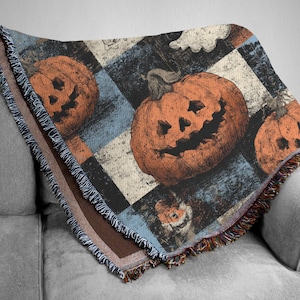 Halloween Grunge Checkered Pumpkin and Ghost Woven Blanket, Distressed Jack o’Lantern Pattern Cozy Fall Home & Holiday Decor