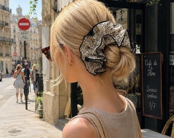 Oversized Japanse stoffen scrunchie, grote zwart-witte gelaagde haarelastiekje, minimalistisch haaraccessoire, lentecadeau voor haar, esthetische scrunchie