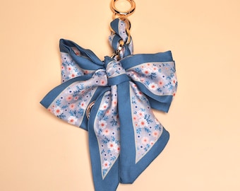 Schal Bogen Taschenanhänger, Kokette Satin Schleife Schlüsselbund, Französischer schicker Geldbörsenanhänger, niedliches Kawaii Taschenzubehör, Geschenk für sie, weiche Mädchenästhetik