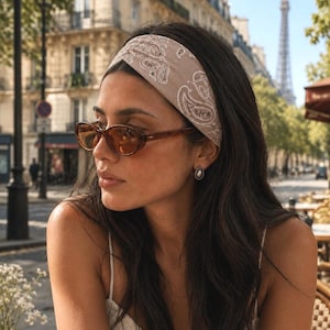 Hoofdband met bloemen | Boho twist haarband voor dames | Brede stoffen tulband | Yoga-, strand- en alledaagse haaraccessoires | Vintage stijl | 20×10 cm afbeelding 1