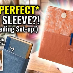 Puede incluir: Una funda de libro acolchada de color naranja con un cierre de botón blanco y un bolsillo frontal que contiene un bolígrafo azul y uno blanco. La imagen incluye el texto THE *PERFECT* BOOK SLEEVE?! (+My Reading Set-up!), OLD BOOK UPGRADE! y ESSENTIALS.