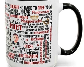 Taza con frases de El Fantasma de la Ópera, taza de café de teatro musical, taza con letras de Masquerade, regalo para fans de Broadway, taza de cerámica para amantes de la ópera