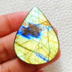 Flashy Labradorite Cabochon: Pear Shape Gemstone for Jewelry (43x38x7mm, 90 Carat