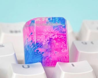 Copritasto in resina rosa e blu, decorazione artigianale per tastiera meccanica, copritasto con paesaggio onirico, regalo estetico per gamer, copritasto personalizzato