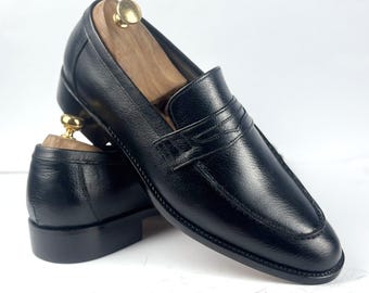 Handgjorda svarta pennyloafers, herrloafers i läder, specialdesignade slip-on-skor, premium fullnarvsläder