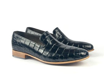 Handgjorda svarta krokodilliknande Penny Loafers, Herrloafers i texturerat läder, Specialdesignade slip-on finskor, Premium narvläder