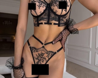 Luxury Lace and Mesh Lingerie Set with Underwire Bra High Waist Panties Elegant Womens Underwear Set for Everyday Wear Gift