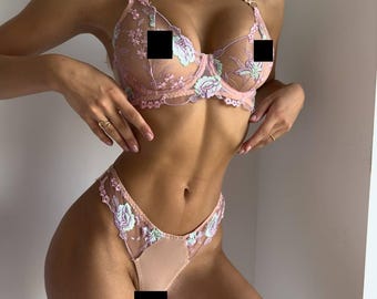 Elegant Embroidered Mesh Lingerie Set with Underwire Bra,High Waist Thong and Matching Choker– Delicate Feminine Underwear,Special Occasions