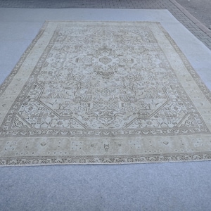8x11 Vintage Turkish Rug, Neutral Oushak Rug, Livingroom Rug, Persian Rug, Bedroom Rug, 7.7x10.8 Feet