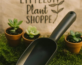 Garden Plastic Shovel – Lightweight Soil Scoop for Planting, Potting & Gardening | Durable Hand Tool for Indoor and Outdoor Use