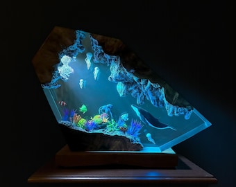 Lámpara de resina con paisaje marino: luz LED de medusas y ballenas