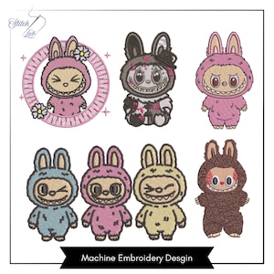 Peut inclure: Une collection de sept motifs de broderie machine représentant des personnages de dessin animé en costume de lapin. Les personnages ont de grands yeux et des dents pointues, en fils rose, bleu, jaune et marron. Le texte Stitch Lab et Machine Embroidery Desgin est visible.