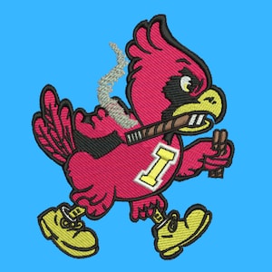 Könnte beinhalten: Eine weiße Keramiktasse mit schwarzem Henkel und dem Text "But First, Coffee" in schwarzer, fetter Schrift. Die Tasse steht auf einer weißen Oberfläche. Die Tasse ist etwa 10 cm hoch.