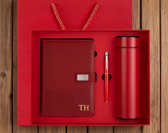 Set regalo personalizzato con taccuino in pelle: taccuino, penna e thermos in confezione regalo.