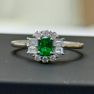 18k Gold Natural Cushion Cut  Emerald Diamond Halo Ring - Wedding Engagement Ring Jewellery