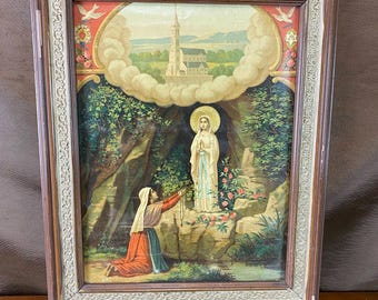 Atemberaubende antike französische religiöse Lithographie - Unsere Liebe Frau von Lourdes mit der Heiligen Bernadette - Verzierter Holzrahmen