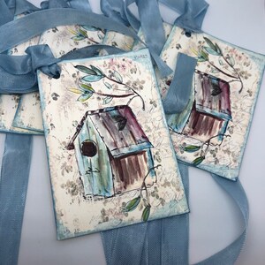 Étiquette cadeau Bird House en Français design bleu, image originale en aquarelle, étiquettes cadeaux vintage Distressed Bird House, étiquette cadeau vintage inspirée