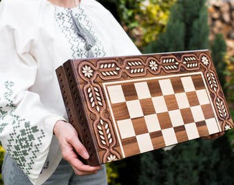 Ręcznie robiony zestaw szachowy z orzecha włoskiego z tryktrakiem 50 cm, luksusowa drewniana szachownica z miedzianymi zdobieniami, spersonalizowany prezent rodzinny dla mężczyzn