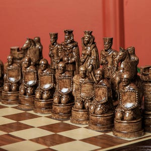 Knight-style Chess Figures, Artistic Wooden Chess Set, Historical Chess Pieces, Premium Handcrafted Decor, Chess Set