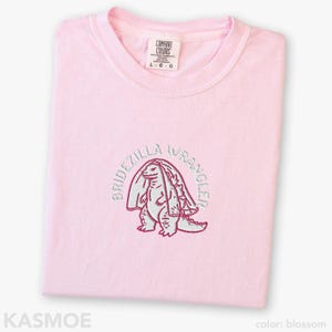 Haftowana koszula druhny, Comfort Colors® Bridezilla Bachelorette Bridal Party Funny Tee Blossom