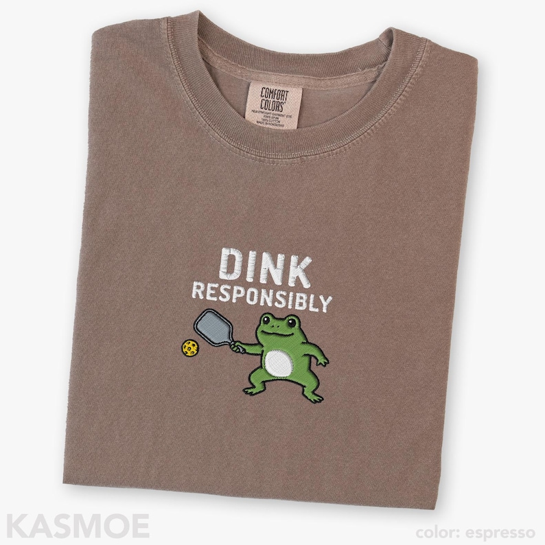 Haftowana koszulka do pickleballa, Comfort Colors® z zabawną żabą Espresso