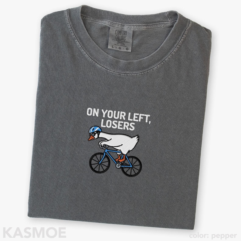 Chemise de cyclisme brodée, t-shirt pour perdants Comfort Colors® Funny Biking Bike Rider sur le côté gauche Pepper