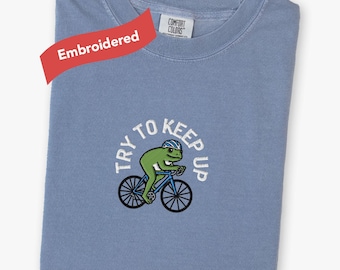T-shirt de cyclisme brodé, t-shirt « Essayez de garder le rythme » Comfort Colors® Funny Frog