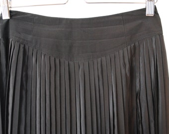 SALE 80s Vintage Black Pleated Mid-Length Skirt