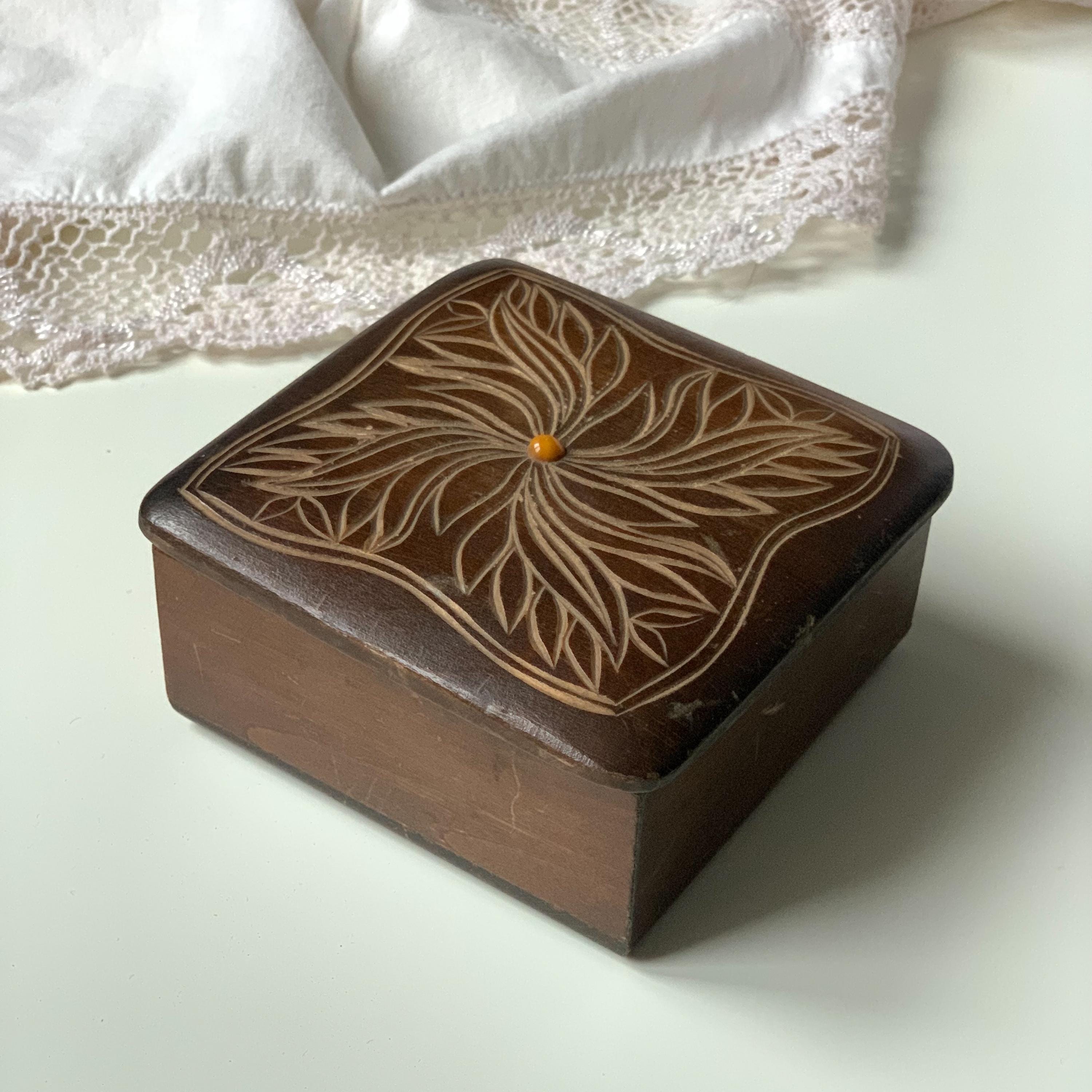 手彫りの木箱 - Etsy 日本