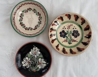 Vintage ungarische Volkskeramik Teller - Set mit 3 handbemalten Keramiken