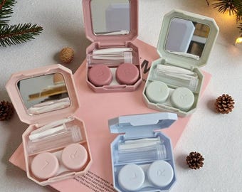 Kit de viaje para lentes de contacto, estuche portátil con espejo, pinzas, herramienta para extraer lentes y frasco de solución.