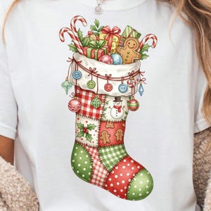 Jullapptäcke, julstrumpa png, bondgårdsjul png, lapptäcke png, preppy jul png, julflicka, polkagrisstång png
