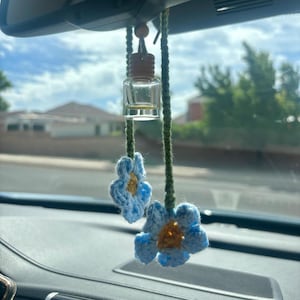 Crochet Daisy Car Charm | Handmade Cute Yarn Rear View Mirror Decor Hanging Washable Flower Accessory