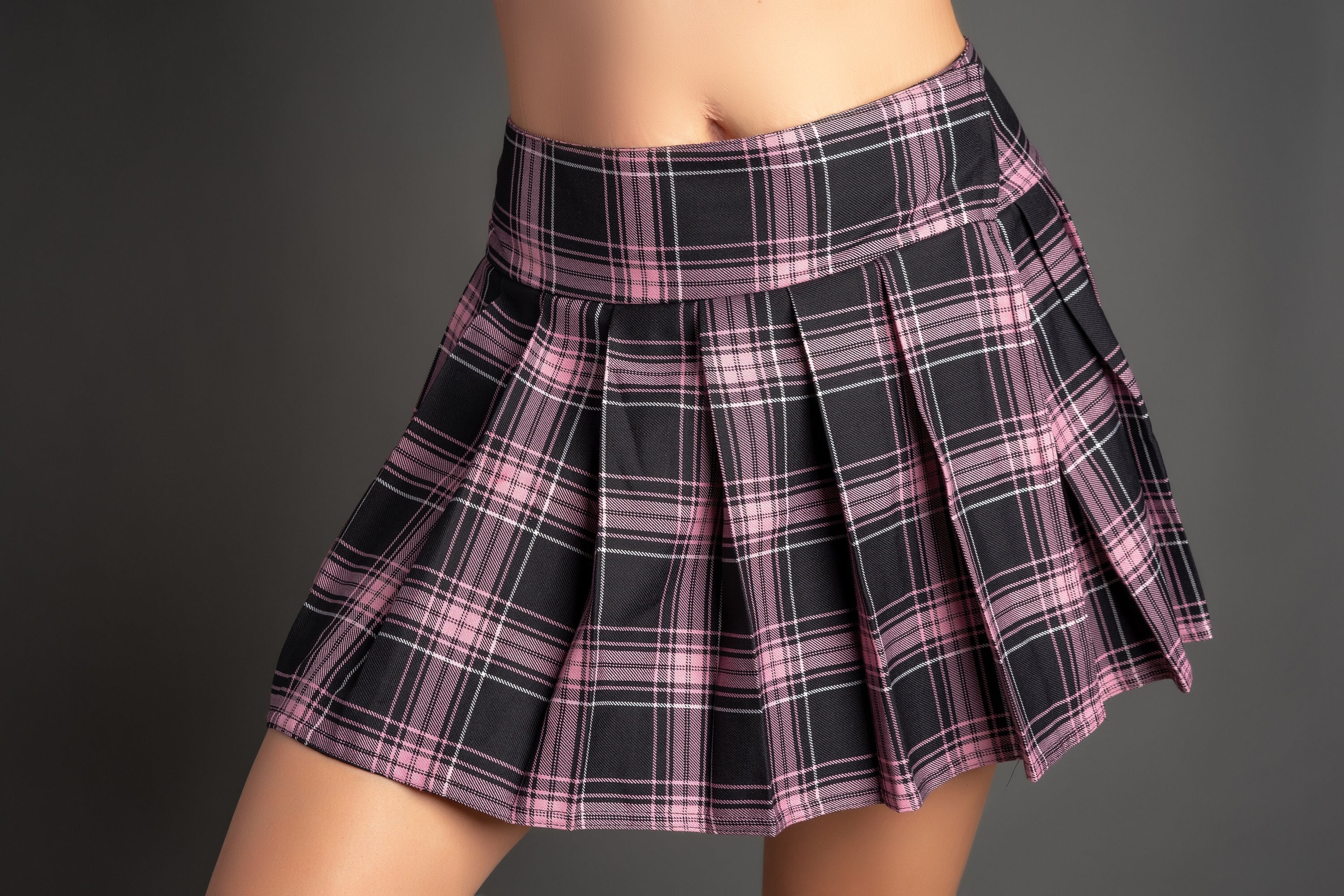 Pleated pink black skirt hotsell