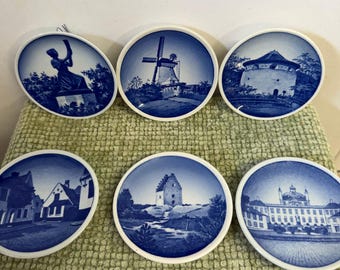 Royal Copenhagen miniborden Denemarken 2010 Kavel van 6 Deense scènes porselein